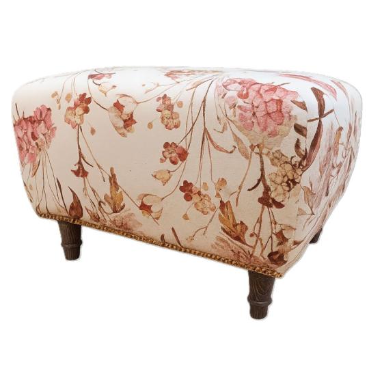 country provansalsky taburet unikatna tapaciarska vyroba kvetinova latka podnozka mediteransky letny dom nabytok.jpg